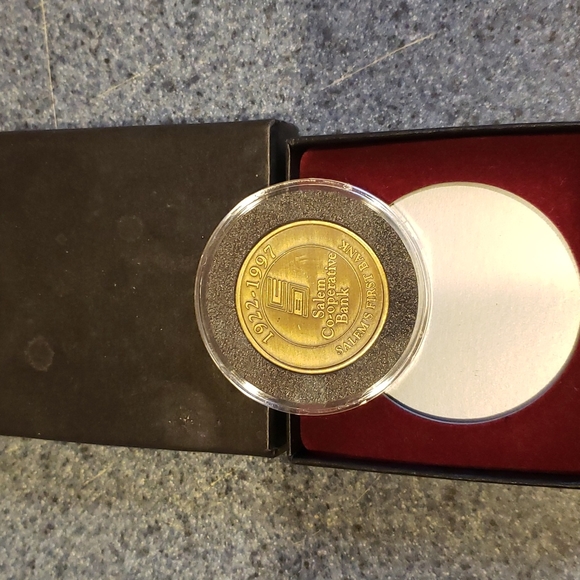 Special Collectors Coin for Salem NH First Banks 75th Anniversary specially made - Picture 4 of 5